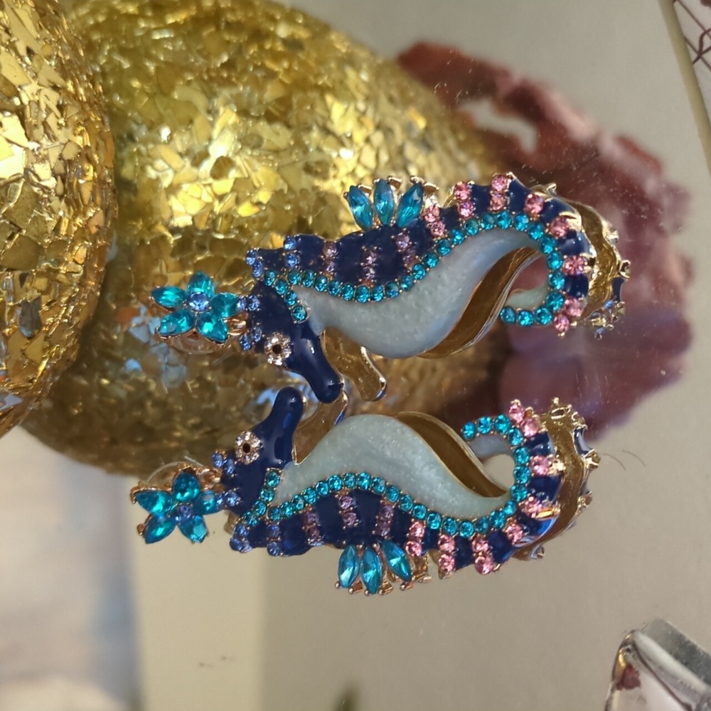 Beautiful Sparkly Turquoise & Blue Seahorse Floral Earring